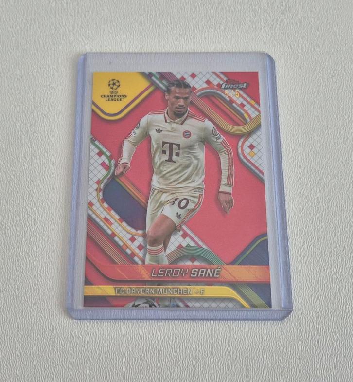 Topps Finest 24/25 UCC Leroy Sane 5/5 Red Refractor, Verzamelen, Sportartikelen en Voetbal, Zo goed als nieuw, Spelerskaart, Buitenlandse clubs