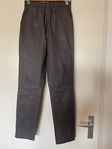 Stretch leren broek chino Est’Seven grijs nwpr 389 E beschikbaar voor biedingen