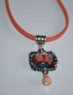 Halflange ketting met hanger in roze, blauw, wit, Overige kleuren, Nieuw, Ophalen of Verzenden, Overige materialen