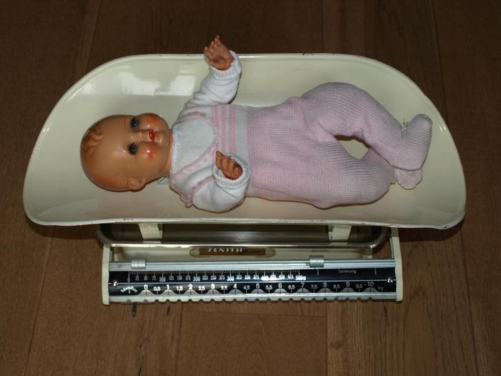 ANTIEK BABY POPJE CELULOID MET STOFFEN LIJFJE, Antiek en Kunst, Antiek | Speelgoed, Ophalen of Verzenden