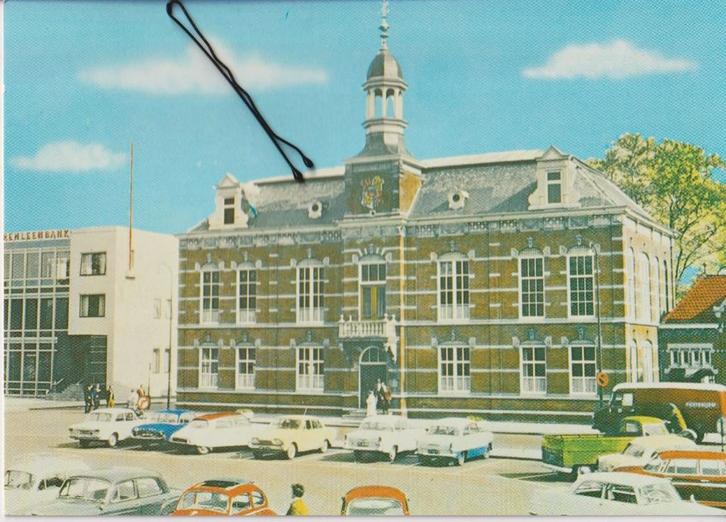 Deurne, Gemeentehuis met auto's Citroen DS, Ford Taunus, Verzamelen, Ansichtkaarten | Nederland, Ongelopen, Noord-Brabant, 1960 tot 1980