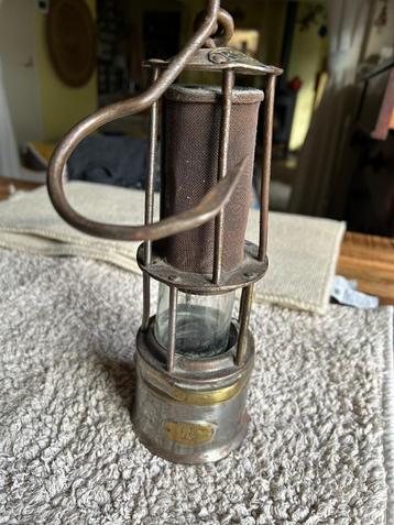 Oude mijnwerkerslamp Ca1910 beschikbaar voor biedingen