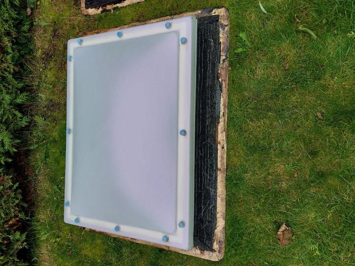 2 polyester lichtkoepels, Doe-het-zelf en Verbouw, Glas en Ramen, Zo goed als nieuw, Dakraam, Ophalen