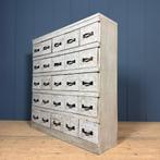 Oude lichtgrijze werkplaats ladekast met 25 laden, Ophalen, Grenenhout, Gebruikt, -