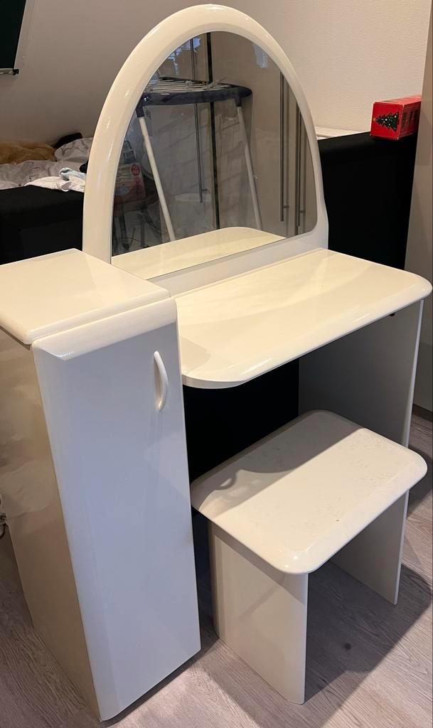Leuke kaptafel voor meisjes, Huis en Inrichting, Badkamer | Badkamermeubels, Gebruikt, Spiegelkast, 100 tot 150 cm, 50 tot 100 cm