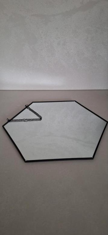 Hexagon spiegel zwart metaal beschikbaar voor biedingen