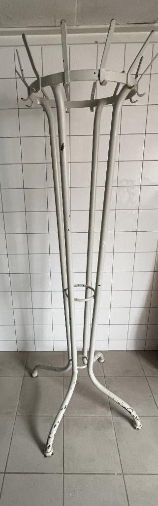 Grote Vintage staande  kapstok uit een cafe beschikbaar voor biedingen