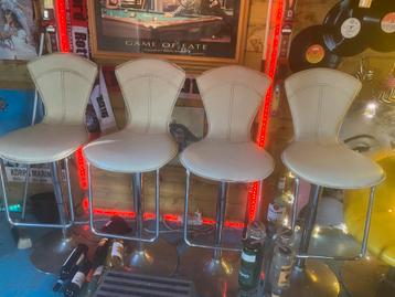 Barkrukken 4 x beschikbaar voor biedingen