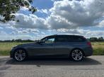 BMW 3-Serie 320D AUT/Head-up/HK/Panorma/Trekhaak/M adaptief, Auto's, Achterwielaandrijving, 1995 cc, Zwart, 4 cilinders