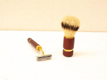 scheerkwast met mesje in een doosje 33815 beschikbaar voor biedingen