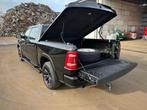 Dodge RAM RAM 1500 LAREMIE 5.7 V8 l FULL BLACK l LUCHTVER l, Auto's, Automaat, 5654 cc, Met garantie (alle), Zwart