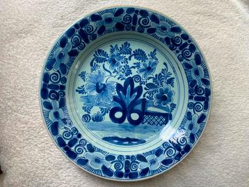 Franse vervalsing van Delfts blauw bord uit 19e eeuw. beschikbaar voor biedingen