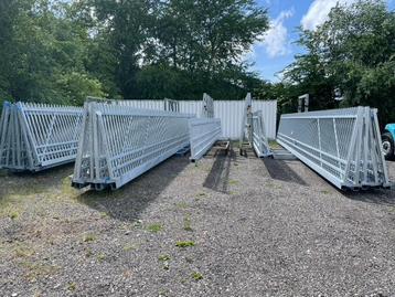 Schuifpoorten Nieuw 11 mtr lang x 180 cm hoog  beschikbaar voor biedingen