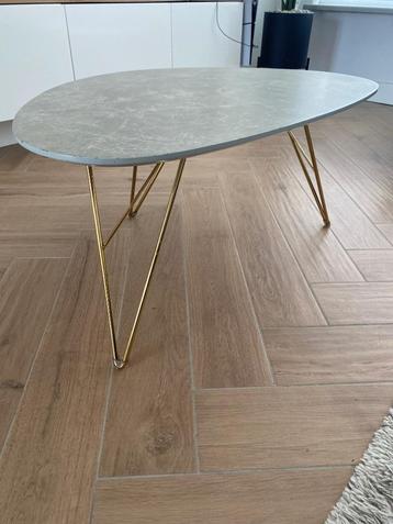 Tafel grijs marmerlook met gouden poten