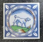Mini tegeltje hond jachthond miniatuur tegel, Ophalen of Verzenden, Gebruikt