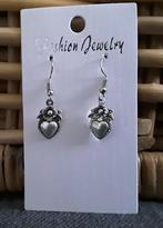 Oorbellen liefde - love - hart - hart met bloem, Overige materialen, Hangers, Nieuw, Ophalen of Verzenden