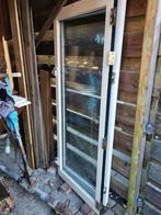 2 hard  houten ramen inclusief hang en sluitwerk, Doe-het-zelf en Verbouw, Kozijnen en Schuifpuien, Gebruikt, Raamkozijn, 75 tot 150 cm