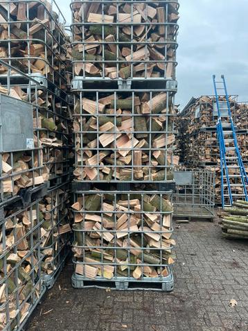 Droog Eiken kachelhout beschikbaar voor biedingen