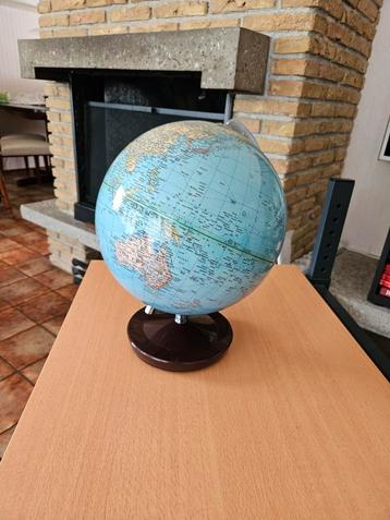 Wereldbol (geen lamp). Ophalen in Schiedam Noord. beschikbaar voor biedingen