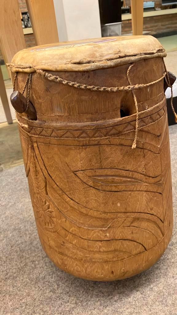 Suriname authentieke djembe trommel, Antiek en Kunst, Kunst | Niet-Westerse kunst, Ophalen of Verzenden