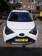 Toyota Aygo 1.0 Vvt-i 72pk 3D 2019 Wit weinig kilometers, Auto's, Voorwielaandrijving, Stof, 4 stoelen, Wit