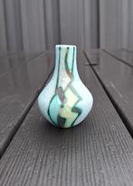 Zeldzaam mooi Gouda plateel Flora Artistique miniatuur vaas, Antiek en Kunst, Ophalen of Verzenden