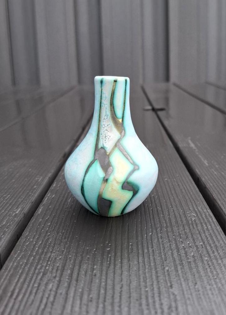 Zeldzaam mooi Gouda plateel Flora Artistique miniatuur vaas, Antiek en Kunst, Antiek | Keramiek en Aardewerk, Ophalen of Verzenden