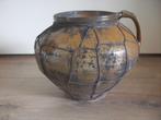 antieke aardewerk pot met ijzerdraad, Antiek en Kunst, Antiek | Keramiek en Aardewerk, Verzenden