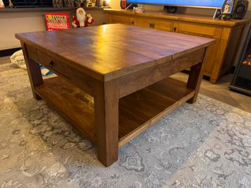 Teak houten salontafel beschikbaar voor biedingen