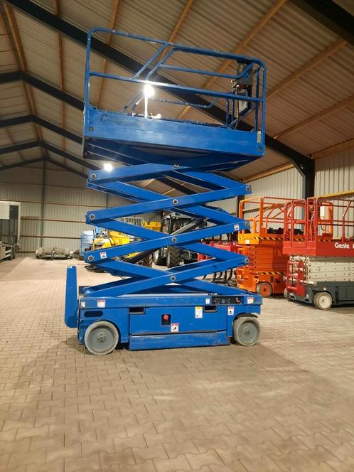 Haulotte Compact 10 bouwjaar2012 hoogwerker schaarhoogwerker, Zakelijke goederen, Machines en Bouw | Liften, Steigers en Ladders