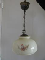lamp al oudere hanglamp erg mooi met bloemafbeelding, Glas, Ophalen, Boerenlamp bloem afbeeldingen wit glas, melkglas ?