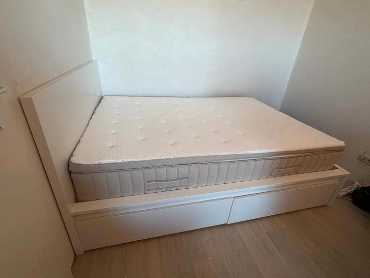 MALM BED IKEA 140x200cm + lattenbodem+ matras+ topper, Huis en Inrichting, Slaapkamer | Bedden, Zo goed als nieuw, Tweepersoons