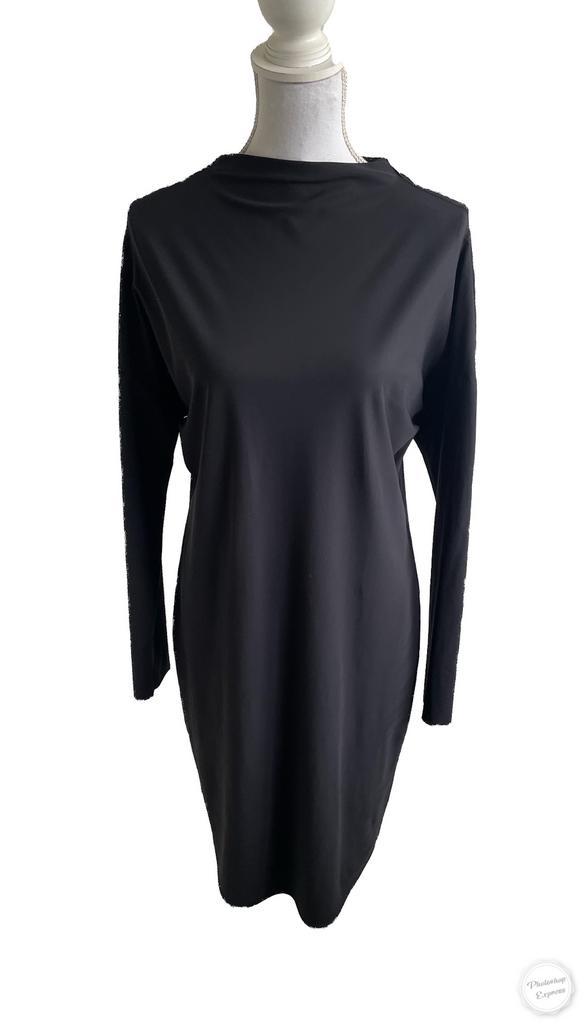 Mooie travelstof jurk van Woman by Earn 42, Kleding | Dames, Jurken, Zo goed als nieuw, Maat 42/44 (L), Zwart, Knielengte, Ophalen of Verzenden