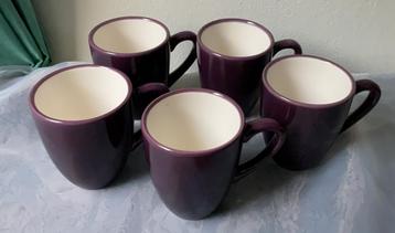 5 Paarse bekers mokken met crème binnenkant beschikbaar voor biedingen