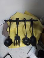 2021) antiek gietijzeren lepelrek  met ophang  beugel, Huis en Inrichting, Keuken | Keukenbenodigdheden, Ophalen of Verzenden