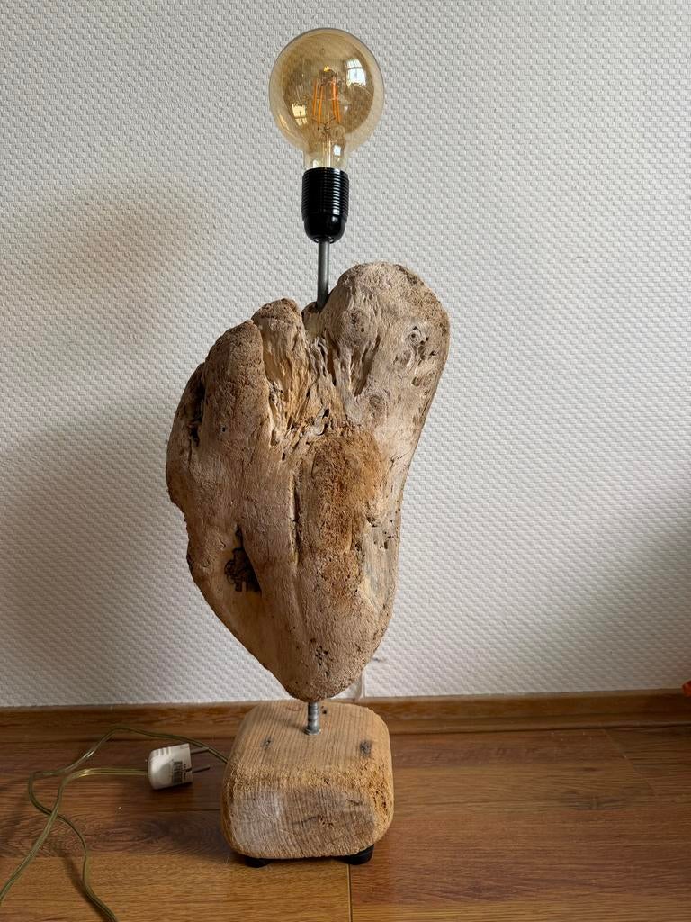 Unieke handgemaakte lamp van aangespoeld hout, Ophalen of Verzenden, Gebruikt, Hout, Minder dan 100 cm