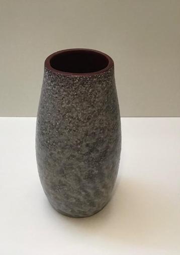 Mooie aardewerk vaas jaren 60, gemêleerd grijs-bruin beschikbaar voor biedingen