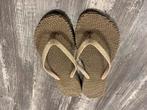 Teenslippers, Ophalen of Verzenden, Gedragen, Beige