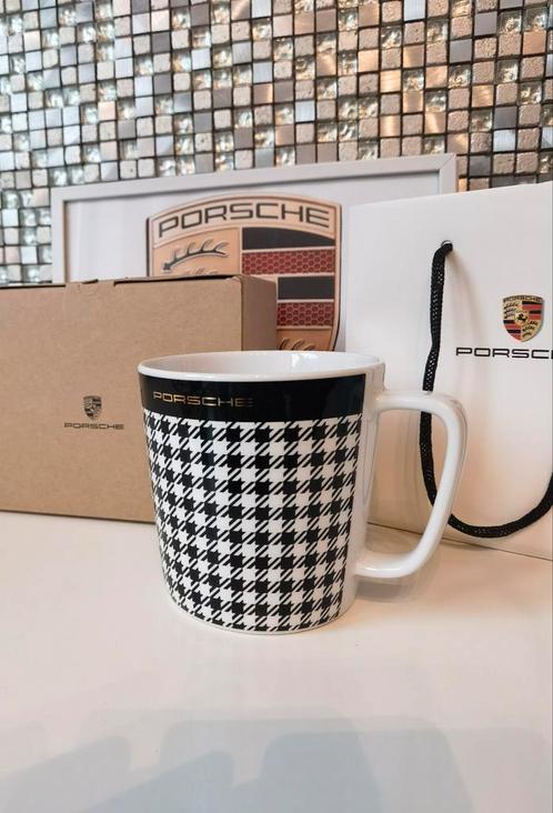Nieuw origineel porsche mok met Pepita heritage patroon, Huis en Inrichting, Keuken | Servies, Nieuw, Kop(pen) en/of Schotel(s)