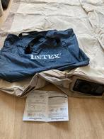 Intex luchtbed 2 persoons met ingebouwde pomp, Caravans en Kamperen, Luchtbedden, Ophalen of Verzenden, Zo goed als nieuw