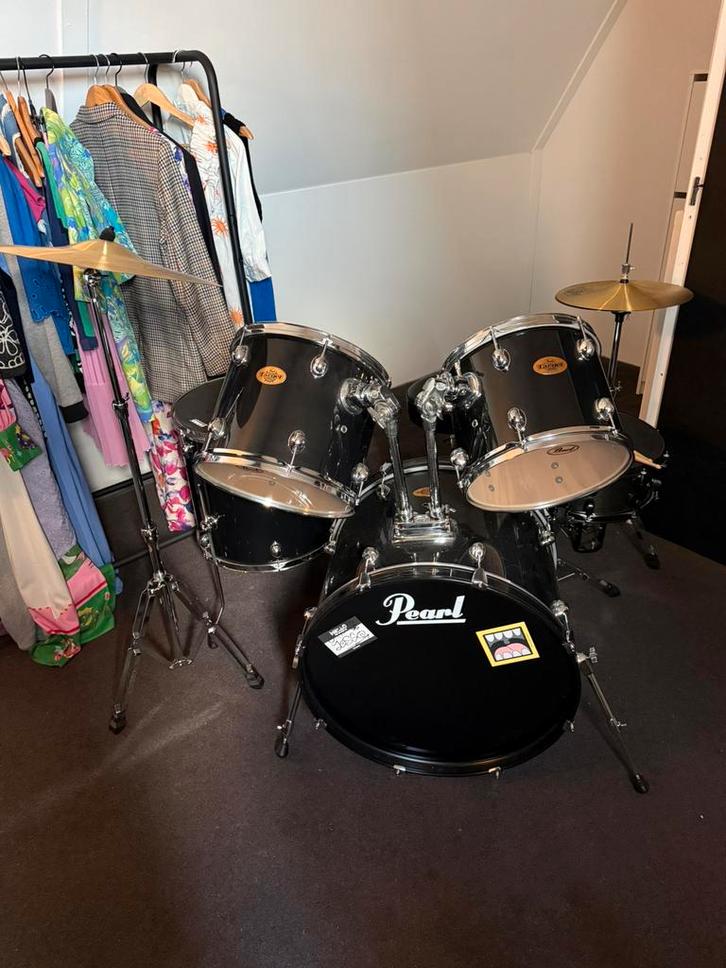 Drumstel Inclusief hoezen. Pearl - Target., Muziek en Instrumenten, Drumstellen en Slagwerk, Gebruikt, Pearl, Ophalen