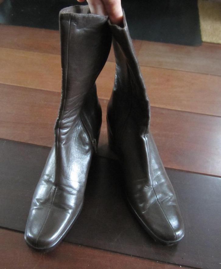 1 paar donkerbruine leren laarzen maat 36,, Kleding | Dames, Schoenen, Zo goed als nieuw, Hoge laarzen, Bruin, Ophalen of Verzenden