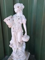 Betonnen tuindecoratie beeld op sokkel, Ophalen, Gebruikt