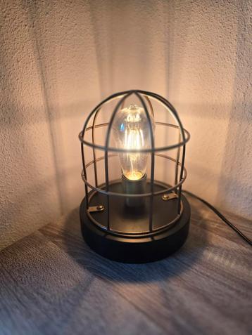 Industriële tafellamp  beschikbaar voor biedingen