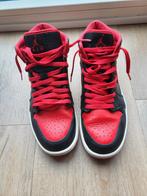 Nike Jordan 1 mid zwart rood maat 40, Gedragen, Ophalen of Verzenden, Overige kleuren