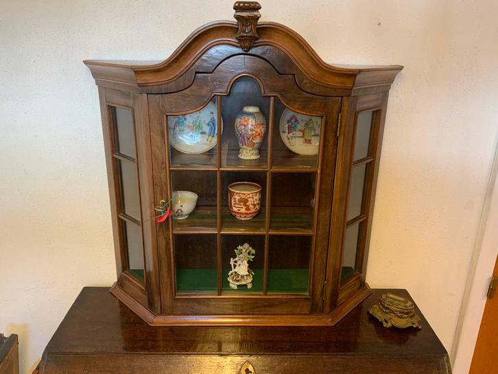 Antiek notenhouten vitrine kastje., Antiek en Kunst, Antiek | Meubels | Kasten, Ophalen