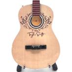 Taylor Swift Akoestisch gitaar miniatuur van hout 25cm deco, Info@deconoord.nl, Deco Noord, Nieuw, Ophalen of Verzenden