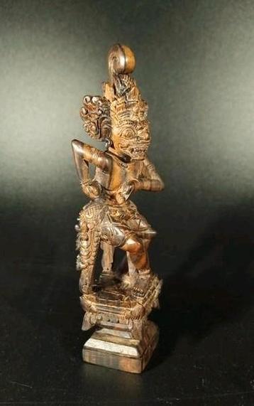 Houtsnijwerk beeldje Bali Indonesië Njana Tilem Gallery  beschikbaar voor biedingen