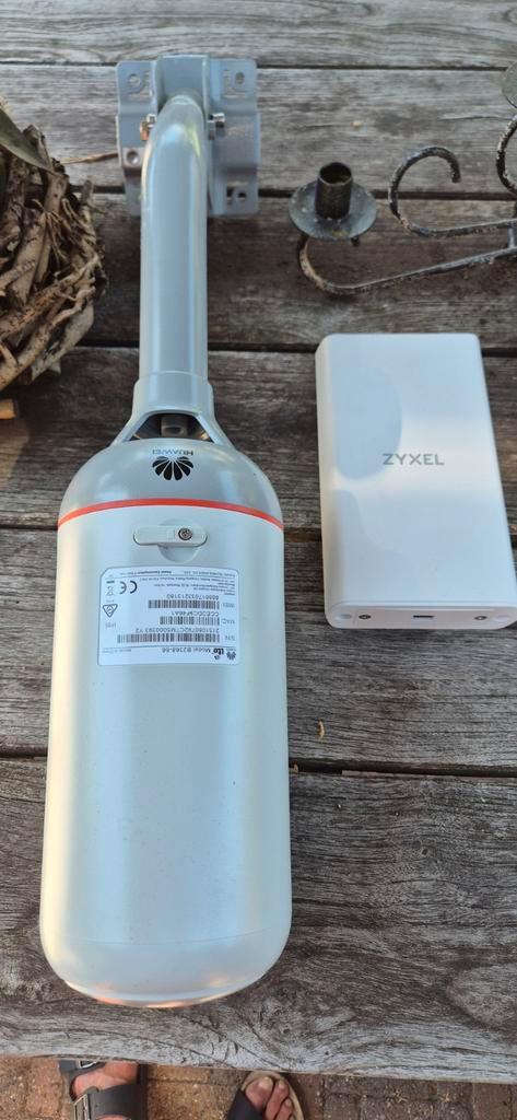 Modem Huawei en Zyxel, Computers en Software, Routers en Modems, Zo goed als nieuw, Ophalen of Verzenden