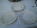 Drie oude witte platte borden zonder merkteken., Antiek en Kunst, Ophalen of Verzenden